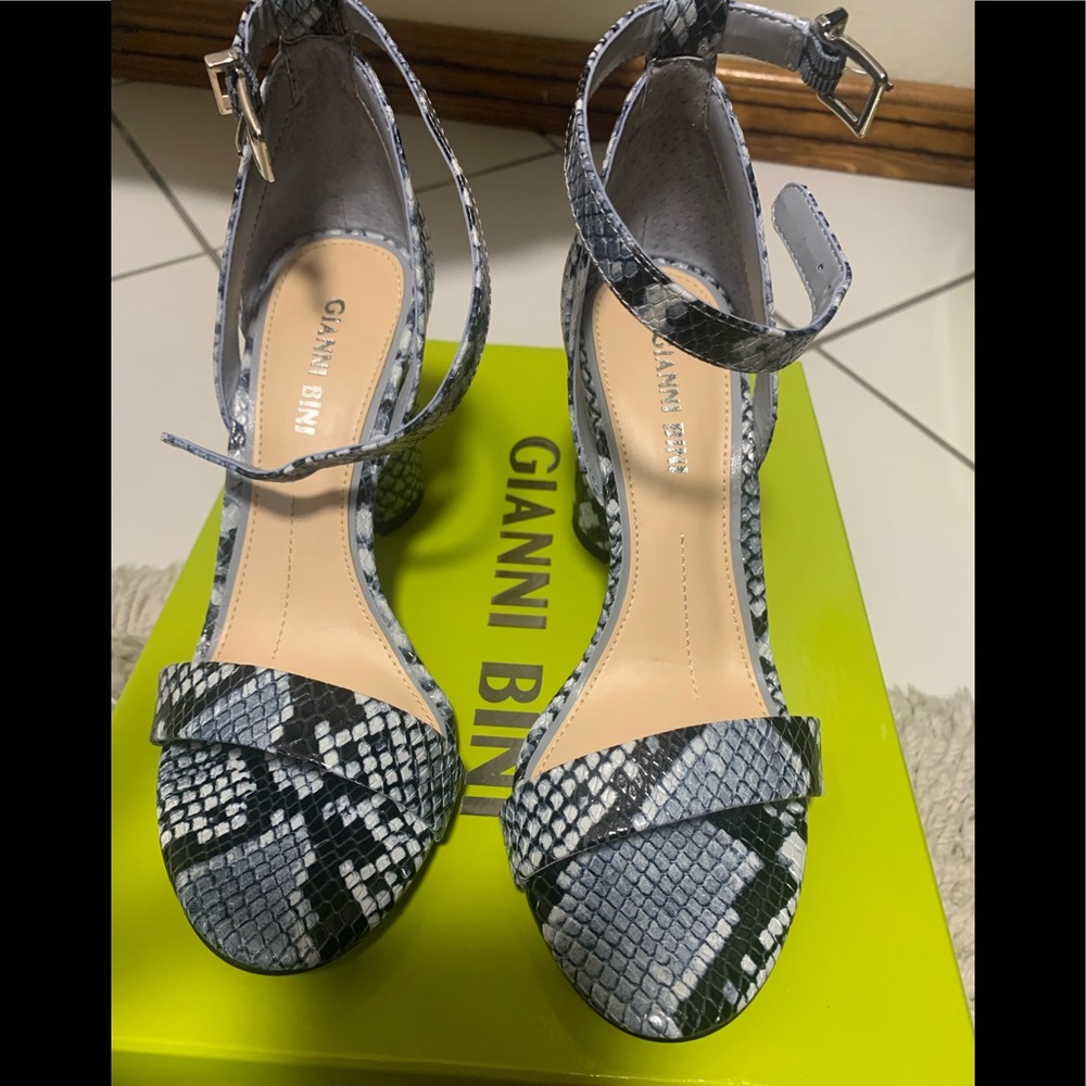 Brand new never worn Gianni Bini snake print heels